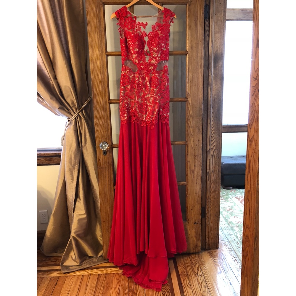 Mac Duggal Beautiful Red Lace Jewel Detail Size 6